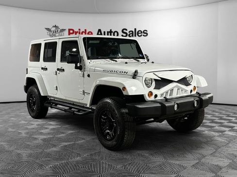 Used 2016 Jeep Wrangler Unlimited Rubicon w/ Connectivity Group AWD/4WD image 3