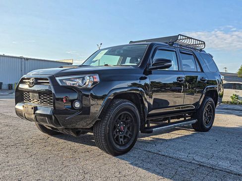 Used 2021 Toyota 4Runner Venture w/ Moonroof Package AWD/4WD image 3