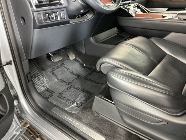 Used 2023 Lincoln Navigator L Reserve w/ Equipment Group 201A AWD/4WD image 17