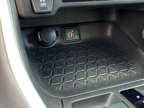 Used 2024 Toyota RAV4 XLE FWD image 21