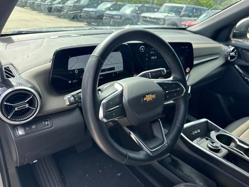 Used 2026 Chevrolet Equinox LT w/ Convenience Package II FWD image 9