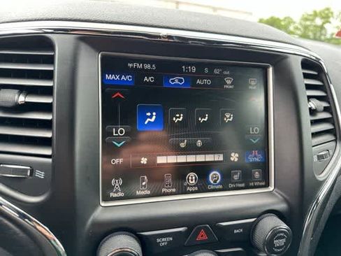 Used 2017 Jeep Grand Cherokee Altitude AWD/4WD image 9