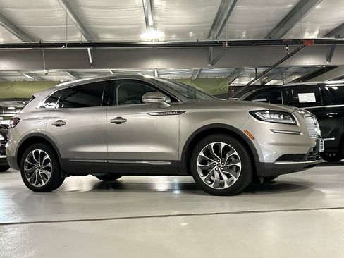 Used 2023 Lincoln Nautilus Reserve AWD/4WD image 5