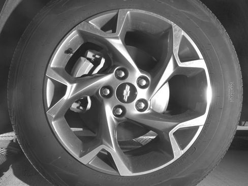 Used 2025 Chevrolet Trax LT FWD image 12
