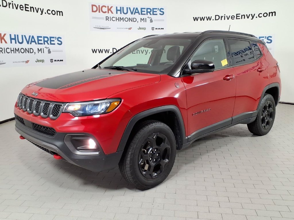 Used 2023 Jeep Compass Trailhawk AWD/4WD image 1