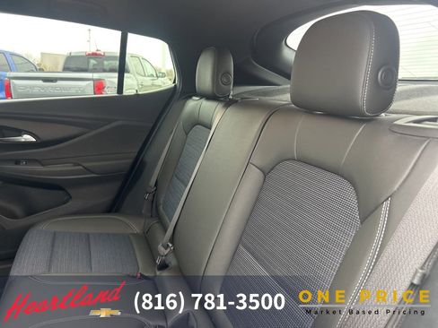 Used 2025 Buick Envista Preferred image 37