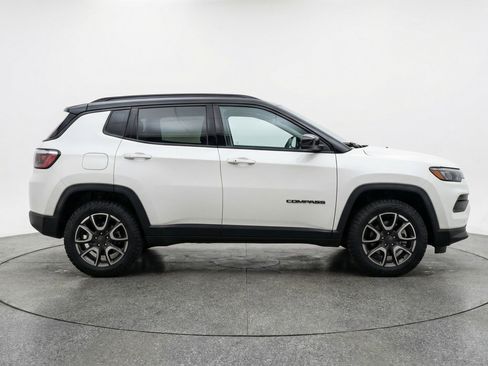 Used 2025 Jeep Compass Trailhawk AWD/4WD image 11