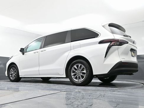 Used 2024 Toyota Sienna LE image 52