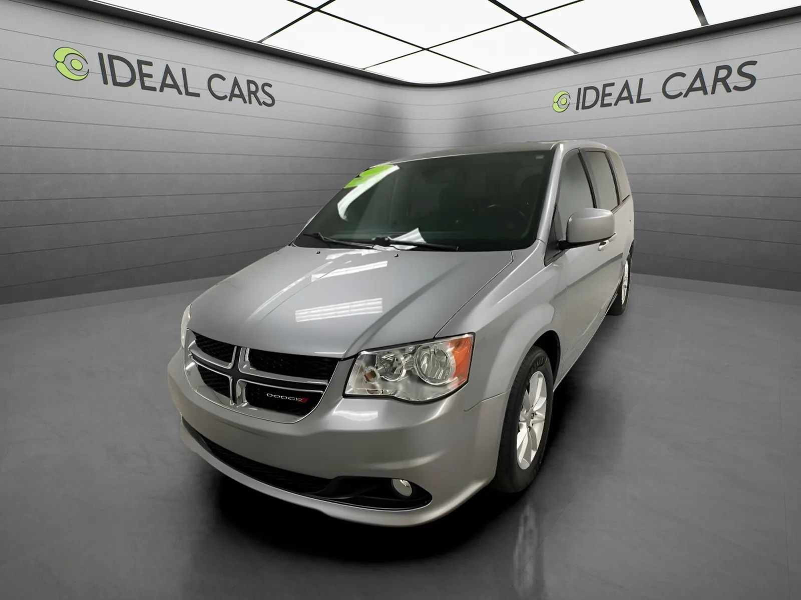 Used 2020 Dodge Grand Caravan SE FWD image 1