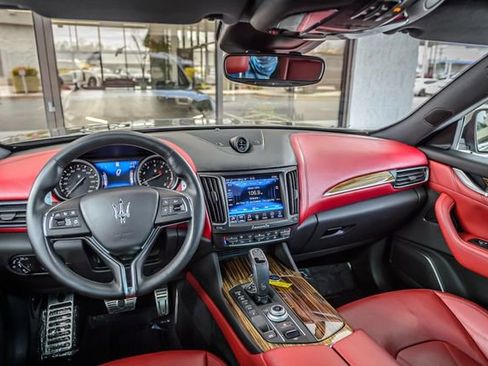 Used 2019 Maserati Levante GranLusso image 26