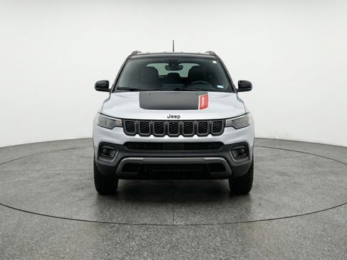 Used 2025 Jeep Compass Trailhawk AWD/4WD image 2