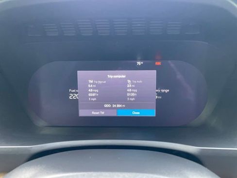Certified 2025 Volvo XC90 T8 Plus AWD/4WD image 19