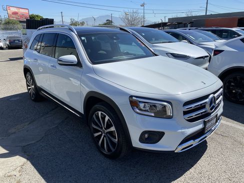 Used 2022 Mercedes-Benz GLB 250 4MATIC w/ Premium Package Lite image 7