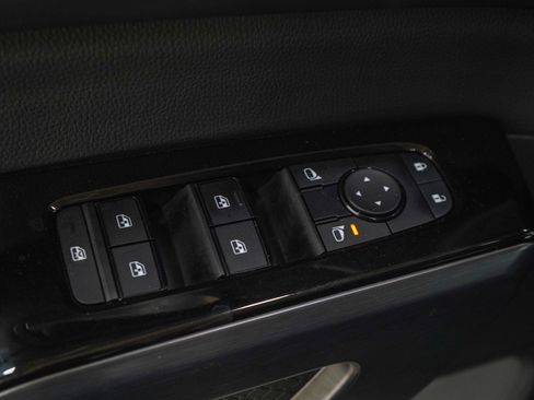 Used 2023 Nissan Pathfinder SL AWD/4WD image 23