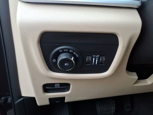 Used 2024 Jeep Grand Cherokee L Limited w/ Black Appearance Package image 14