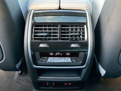 Certified 2024 BMW X7 xDrive40i w/ Premium Package image 27