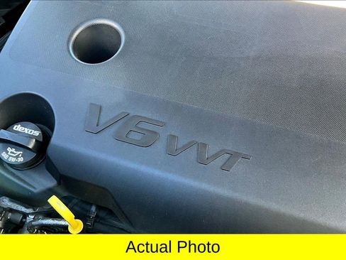 Used 2023 Chevrolet Traverse LT image 35