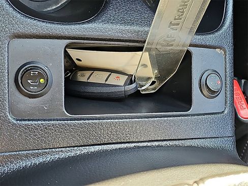 Used 2020 Nissan Rogue Sport SV image 23