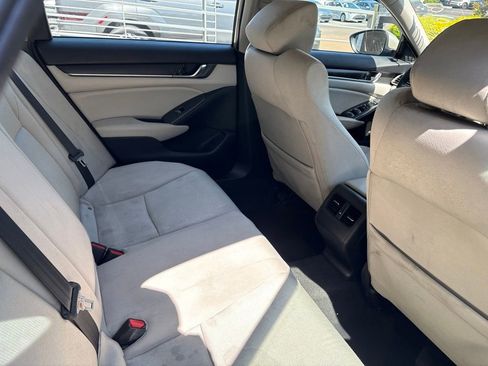 Used 2018 Honda Accord EX image 5