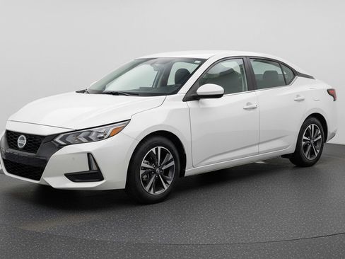 Used 2025 Nissan Sentra SV image 3