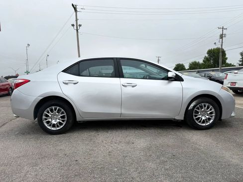 Used 2015 Toyota Corolla LE FWD image 3