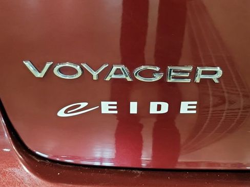 Used 2023 Chrysler Voyager LX FWD image 18