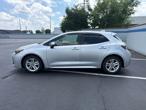 Used 2020 Toyota Corolla SE FWD image 2
