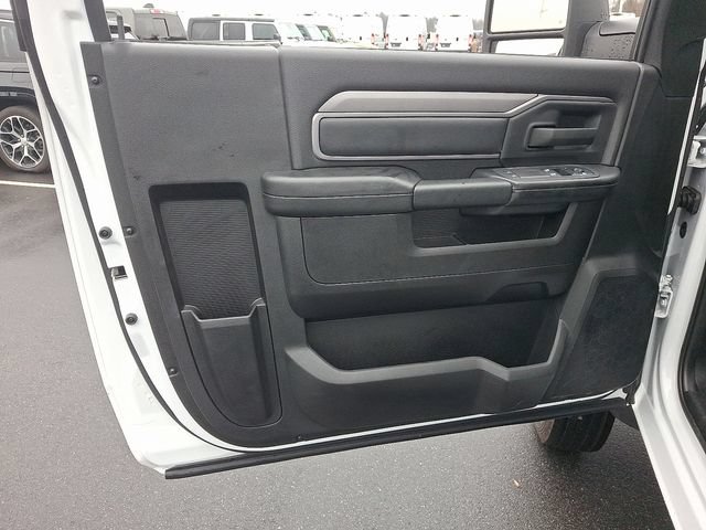 Used 2025 RAM 5500 Tradesman w/ Chrome Appearance Group AWD/4WD image 11