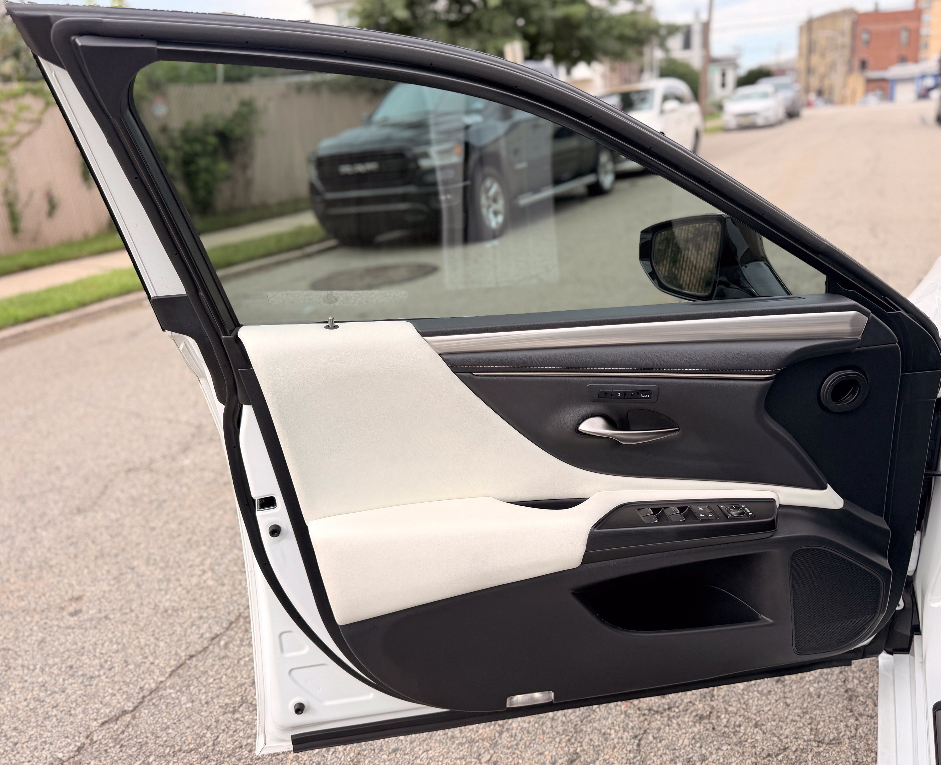 Used 2021 Lexus ES 350 F Sport w/ Special Edition FWD image 12