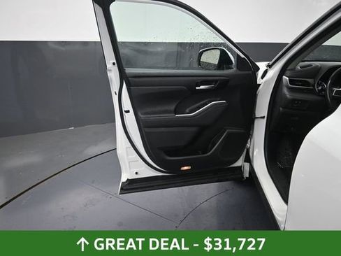 Used 2023 Toyota Highlander XLE FWD image 26