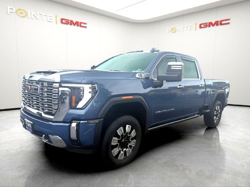 Used 2024 GMC Sierra 2500 Denali w/ Denali Reserve Package AWD/4WD image 3