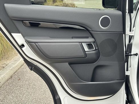 New 2025 Land Rover Discovery S image 13