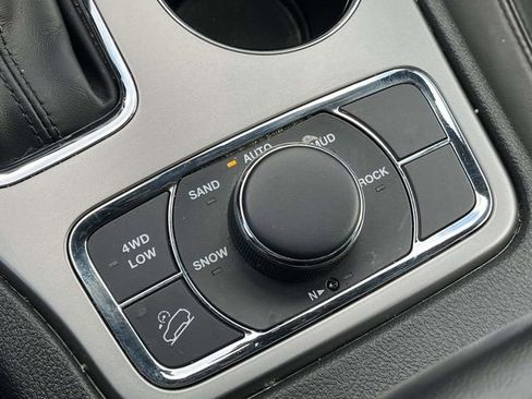 Used 2022 Jeep Grand Cherokee Limited image 34