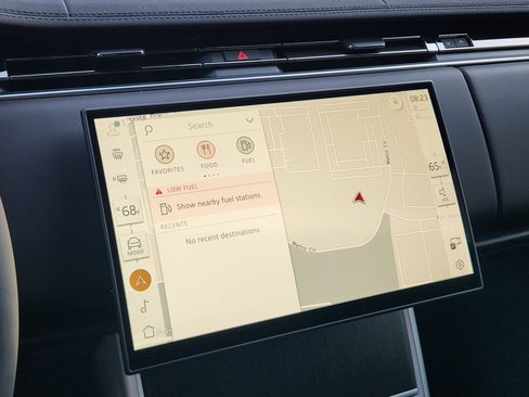 New 2025 Land Rover Range Rover SE image 17