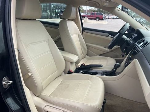 Used 2015 Volkswagen Passat TDI SE image 32