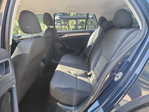 Used 2015 Volkswagen Golf 4-Door FWD image 26