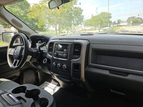 Used 2014 RAM 1500 Express RWD image 16