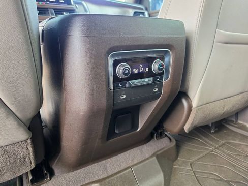 Used 2021 Chevrolet Tahoe Z71 w/ Luxury Package AWD/4WD image 34