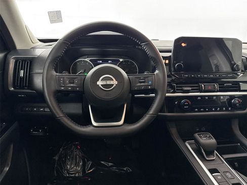 Used 2025 Nissan Pathfinder SL w/ SL Premium Package FWD image 31