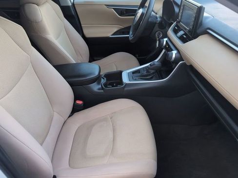 Used 2022 Toyota RAV4 LE AWD/4WD image 25