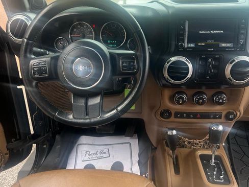 Used 2013 Jeep Wrangler Unlimited Sahara w/ Connectivity Group AWD/4WD image 12