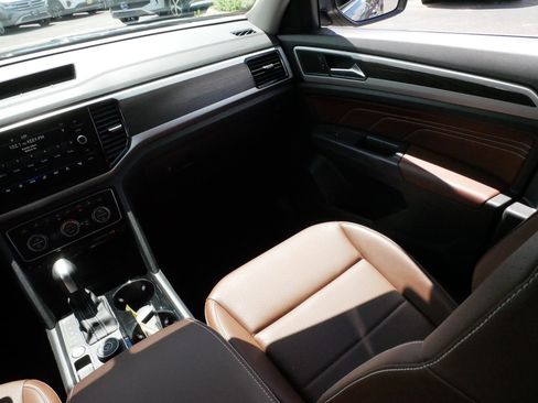 Certified 2023 Volkswagen Atlas SE w/ Panoramic Sunroof Package AWD/4WD image 11