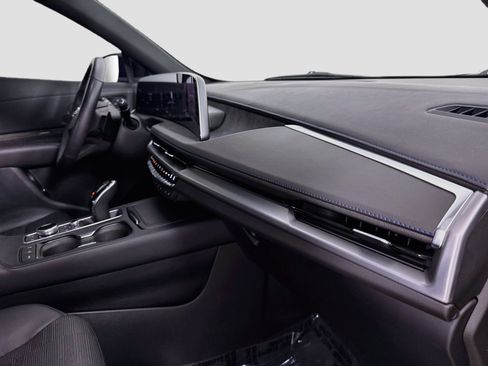 Used 2025 Cadillac XT4 Sport w/ LPO, Onyx Lite Package FWD image 30