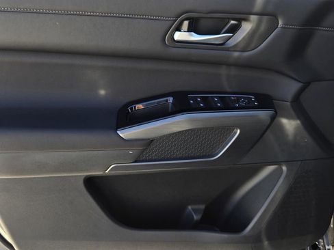 New 2026 Nissan Pathfinder SL image 19