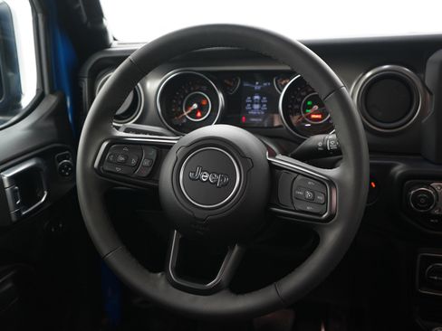 Used 2023 Jeep Gladiator Sport image 16