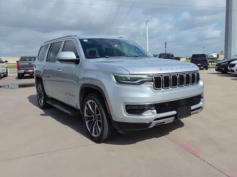 Used 2022 Jeep Wagoneer Series III w/ Flexible Seating Group AWD/4WD image 2