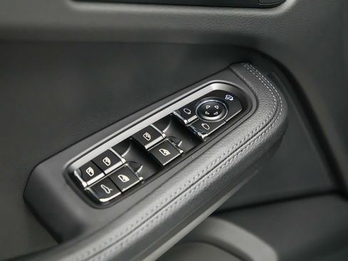 New 2026 Porsche Macan image 23