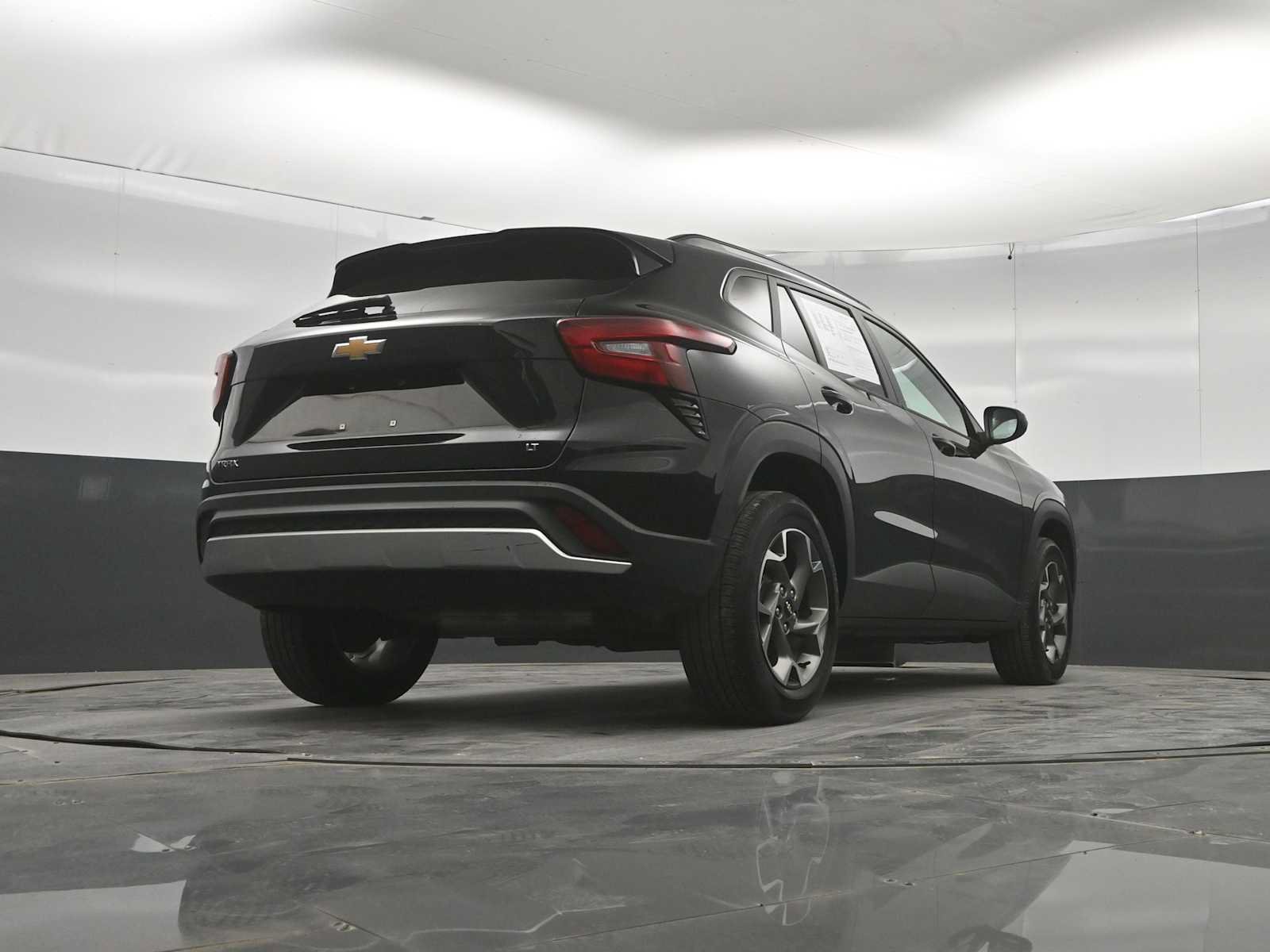 Used 2025 Chevrolet Trax LT FWD image 40