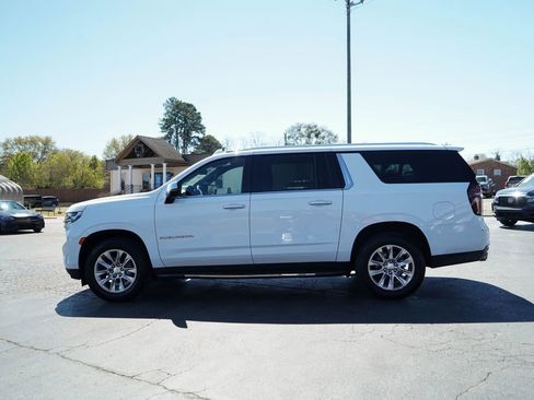 Used 2023 Chevrolet Suburban Premier image 17