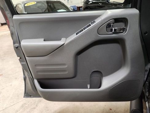 Used 2020 Nissan Frontier SV w/ Midnight Edition Floor Mats image 23